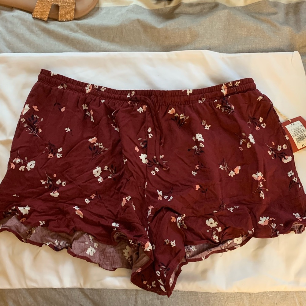 Shorts - Picture 2 of 3